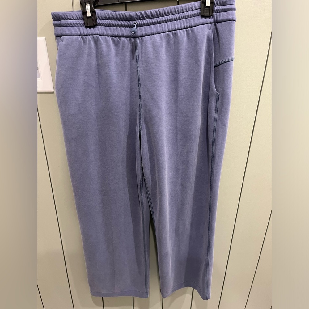 Lululemon softstreme high-rise straight leg cropped pant